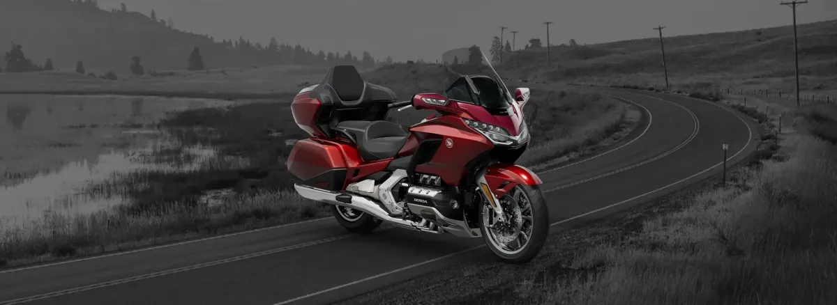 GL 1800 Gold Wing Tour Discover what lies beyond.