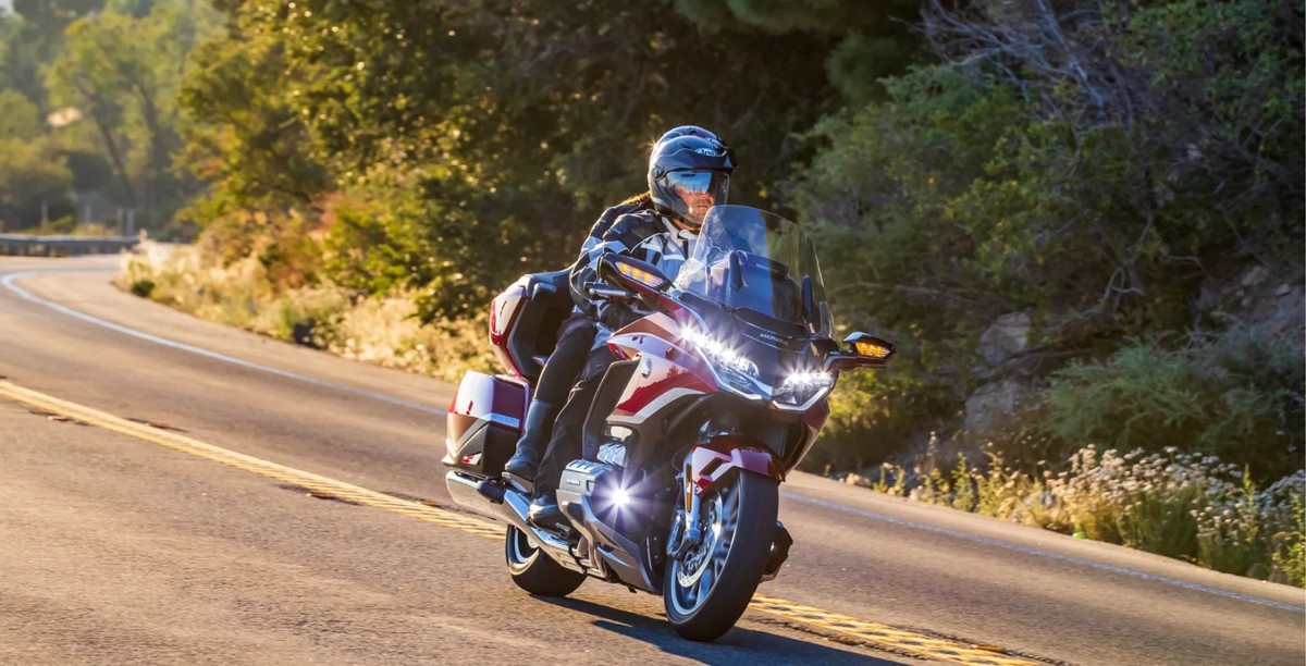GL 1800 Gold Wing Tour Discover what lies beyond.