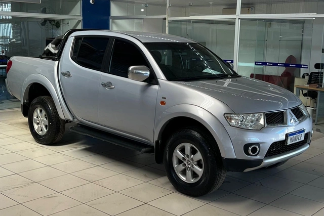 Mitsubishi L200 Triton 3.2 DI-D 4x4 2013}