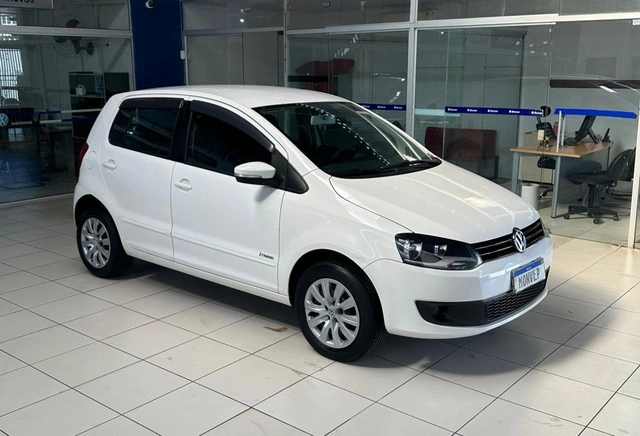 Volkswagen Fox 1.6 8V (Flex) 2013}