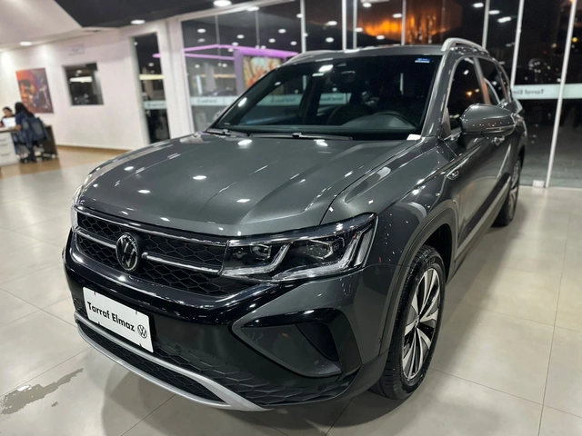 Volkswagen Taos Highline 250 TSI 2023}