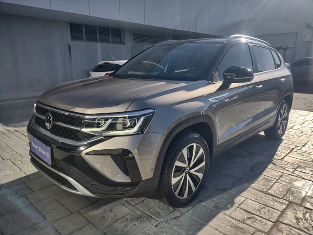 Volkswagen Taos Highline 250 TSI 2023}