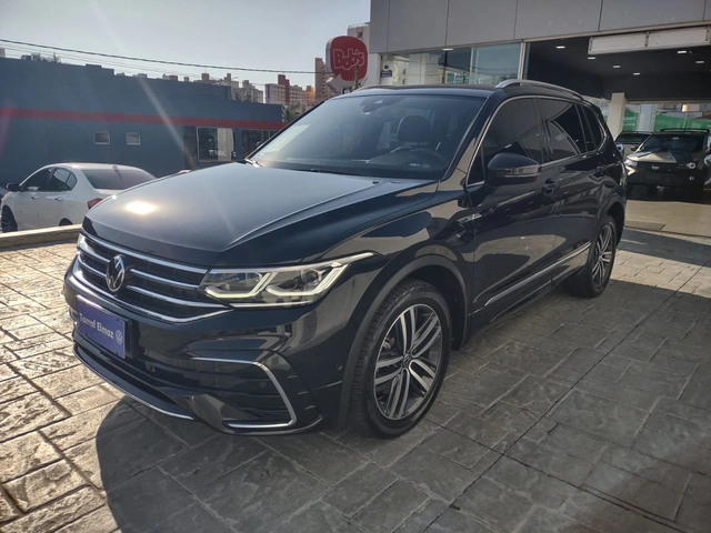 Volkswagen Tiguan RLine 300 TSI 2024}