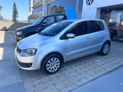 Volkswagen Fox 1.0 8V (Flex) 4p 2014}