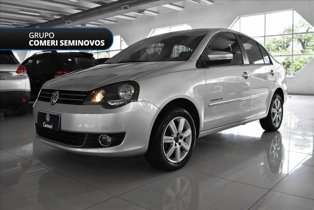 Volkswagen Polo Sedan Comfortline 1.6 8V (Flex) 2013}