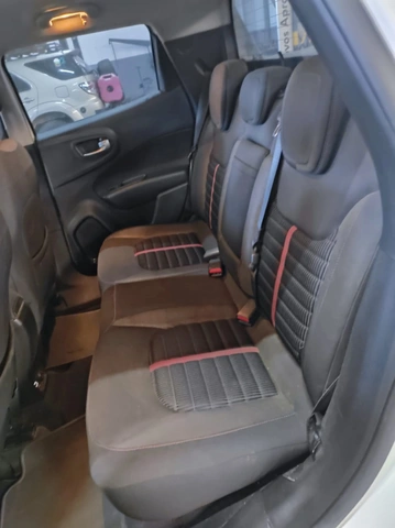 Fiat Toro Freedom 1.8 2019}