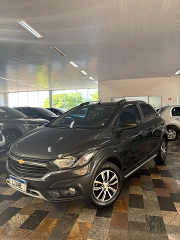 Chevrolet Onix Activ 1.4 MPFI (Aut) 2018}