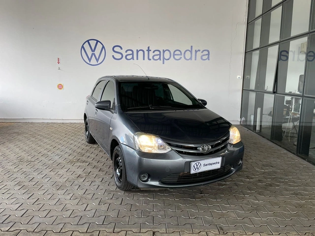 Toyota Etios Hatch X 1.3L Flex 2014}